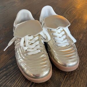 Steve Madden Madrid Sneaker, gold metallic, size 7